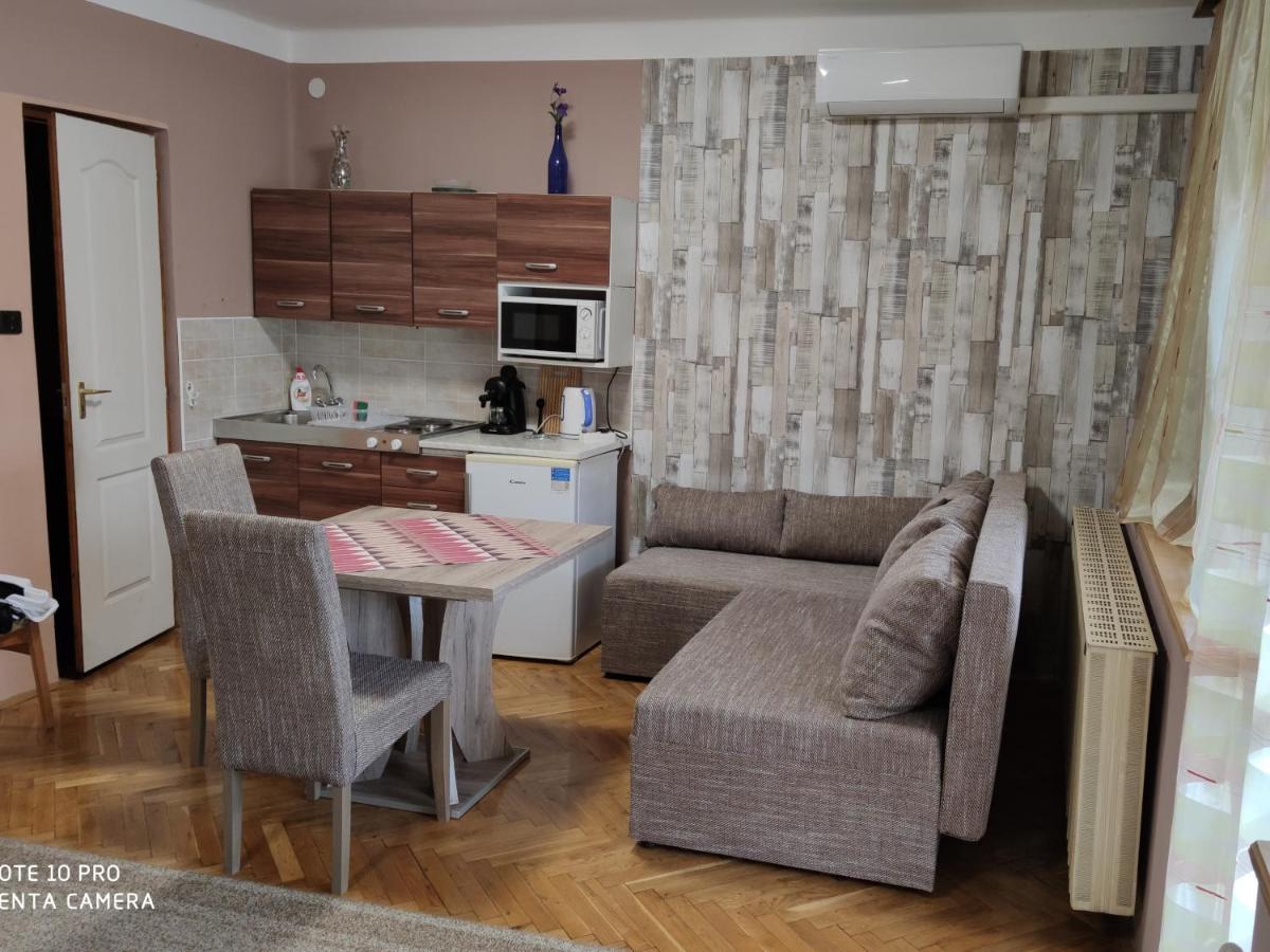 Apartman Edit ฮอร์กานี ภายนอก รูปภาพ