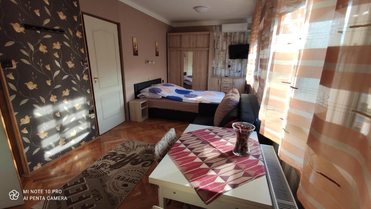Apartman Edit ฮอร์กานี ภายนอก รูปภาพ