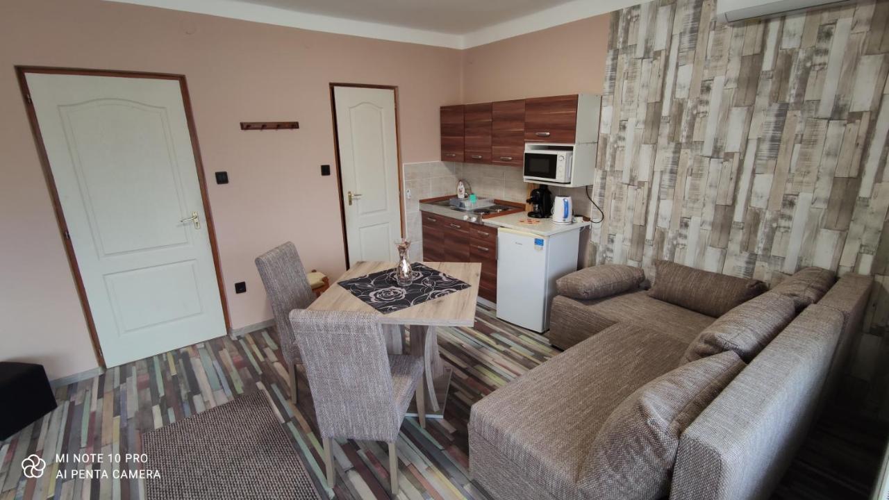 Apartman Edit ฮอร์กานี ภายนอก รูปภาพ
