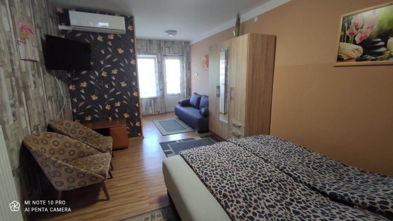 Apartman Edit ฮอร์กานี ภายนอก รูปภาพ