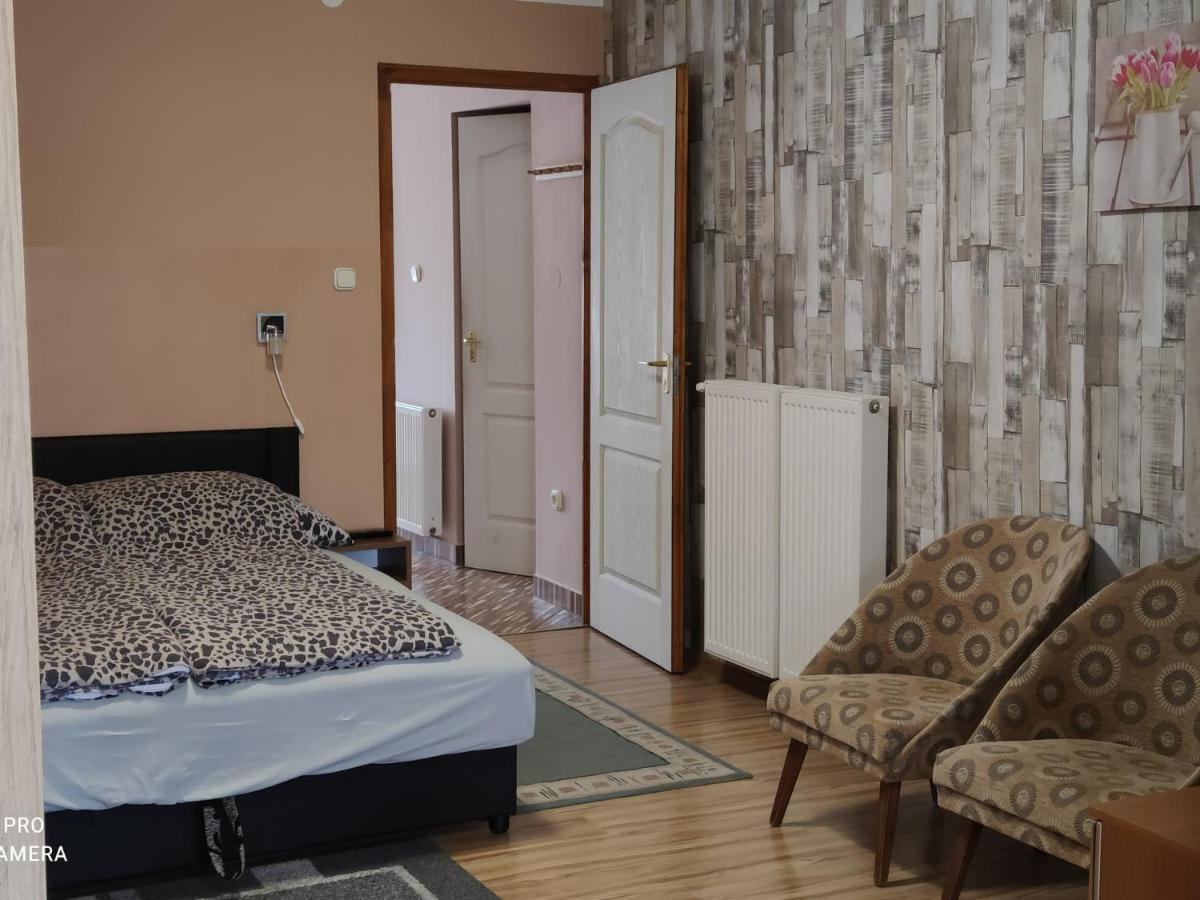 Apartman Edit ฮอร์กานี ภายนอก รูปภาพ