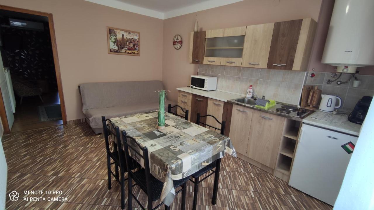 Apartman Edit ฮอร์กานี ภายนอก รูปภาพ