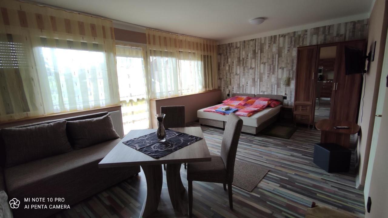 Apartman Edit ฮอร์กานี ภายนอก รูปภาพ